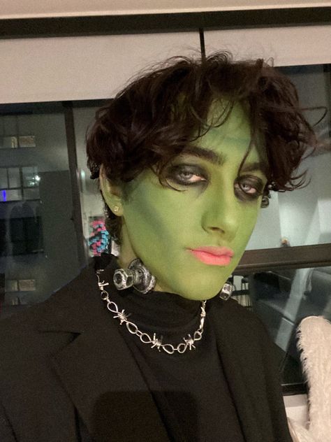 Frankenstein Halloween Makeup, Aesthetic Halloween Costume Ideas, Mens Halloween Costumes Diy, Frankenstein Halloween Costumes, Frankenstein Makeup, Frankenstein Costume, Classic Halloween Costumes, Villain Costumes, Men Aesthetic