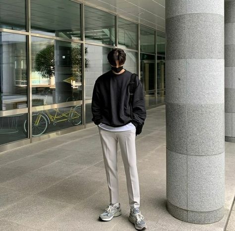 Casual Outfits Korean Boy, Japanese Business Casual, Korean Men Fashion Streetwear, Asian Mens Fashion, Nb Outfit, School Outfits Boys, Minimalist Style Men, Aesthetic School Outfits, High End Streetwear