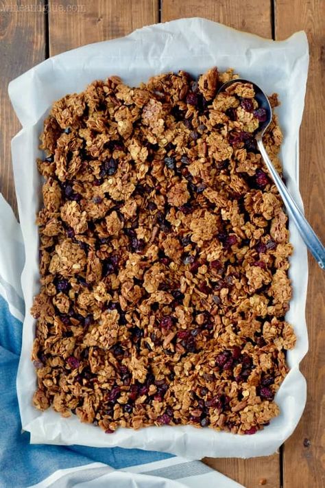 Homemade Gronala, Gronala Recipes, Crunchy Granola Recipe, Homemade Granola Recipe, Great Breakfast Ideas, Easy Homemade Granola, Superfood Breakfast, Honey Granola, Nut Granola