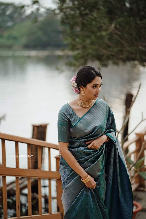 Engagement Saree Kerala Christian, Christian Engagement Saree, Mom Lehenga, Kanjivaram Saree Look, Manthrakodi Saree Christian, Sadi Design, Sadi Photo, Saree Pose, Christian Bridal Saree