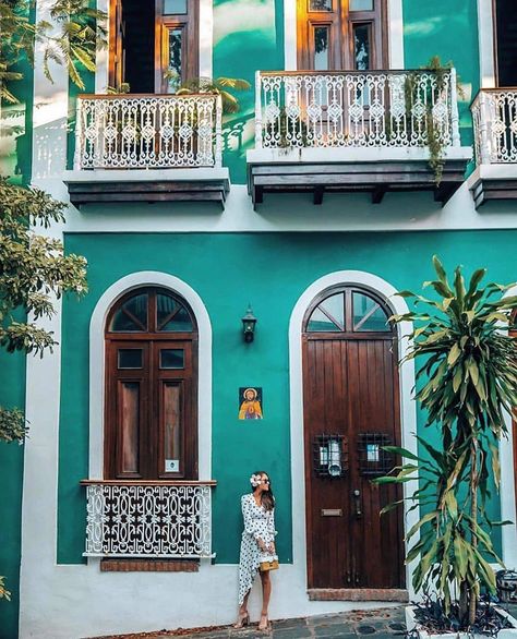 Colonial Aesthetic, Caribbean Homes, Quotes Celebrities, Mexico House, House Design Exterior, Old San Juan, Casas Coloniales, Spanish Style Homes, San Juan Puerto Rico