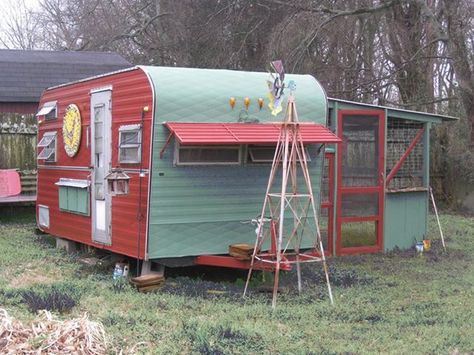 Have a trailer past possible rehab?  Think chicken coop, garden shed...  Save the trailers! Pre Built Sheds, Build A Chicken Coop, Chicken Coop Garden, Chicken Coup, Backyard Chicken Farming, Duck House, Coop Design, Building A Chicken Coop, Chicken Coop Plans