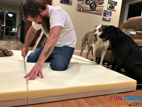 Memory Foam Dog Beds - See the DIY no-sew extra large dog bed that I made from a memory foam pad for HALF the price of buying a new orthopedic dog bed! Dog Bed Diy Large, Decorative Dog Bed, Diy Dog Bed Pillow, Dogs Hacks, Dogs Room, Cheap Dog Beds, Extra Large Dog Bed, Large Dog Bed, Dog House Diy