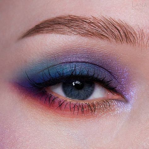 Dark Aurora borealis. •Eyes @nablacosmetics Poison Garden: Majorelle, Craving, Adoration, Berry Bite, Fabric, Narrative. @lorealparis eye… | Instagram Berry Bites, Poison Garden, Aurora Borealis, Maquillaje De Ojos, Makeup Nails, Makeup Tips, Aurora, Berry, Eye Makeup