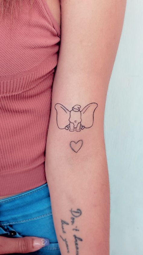 Tatuaje dumbo disney Simple Dumbo Tattoo, Fine Line Cartoon Tattoo, Disney Tattoo Line Art, Small Dumbo Tattoo, Cute Dumbo Tattoo, Dumbo And Mom Tattoo, Little Disney Tattoos, Disney Tattoos Simple, Dumbo Tattoo Ideas