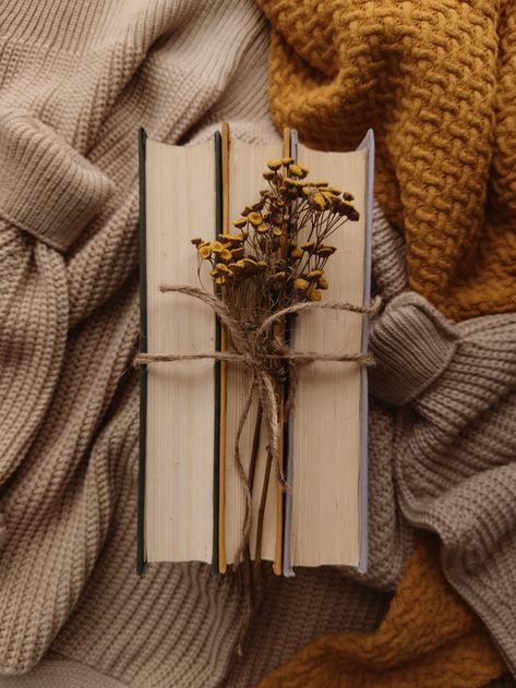 Autumn Flatlay, Bookstagram Inspiration, Fallen Book, Halloween Wallpaper Iphone, Fall Scents, Book Images, Coffee And Books, Autumn Cozy, Autumn Aesthetic