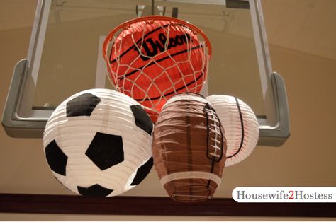 Want to throw a creative party? Think of that persons most favorite thing and use that as your inspiration. I absolutely loved the idea of throwing a sports themed party for this fortieth birthday!… Party Link, Milestone Birthday Party, Sports Birthday Party, Forty Birthday, 40th Birthday Party, 40th Birthday Cakes, Sports Birthday, Sports Party, Man Party