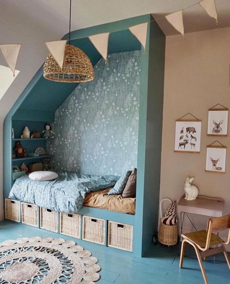 Bed Nook, Gorgeous Bed, Loft Room, Kids Room Inspiration, Attic Bedroom, Attic Rooms, Hus Inspiration, Desk Space, Big Girl Rooms