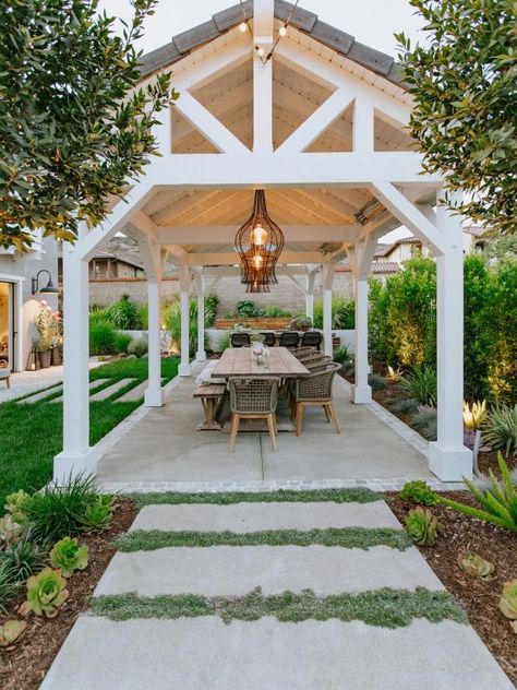 Family Wallpaper, Backyard Dining, Patio Pergola, Backyard Oasis Ideas, Outdoor Dining Room, Backyard Entertaining, Backyard Inspiration, Backyard Inspo, Pool Bar