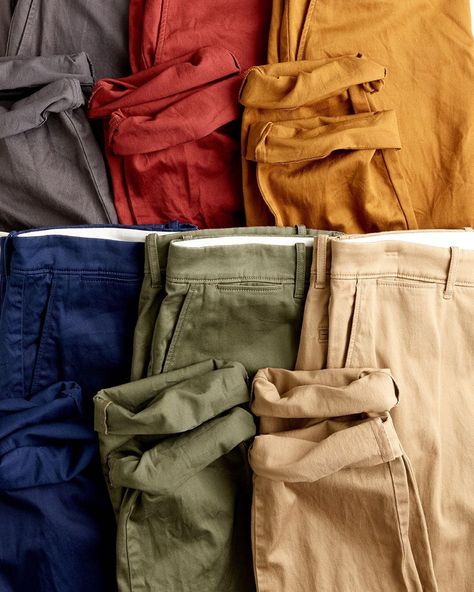 J.Crew Men's on Instagram: “Fall chino colors are here. Find your favorites in our four perfect fits. (Shop the link in bio.) #injcrew” Flat Lay Clothing, Laydown Styling, Flat Lay Photography Fashion, Denim Flats, Chino Pants Men, Flats Outfit, Flatlay Styling, Flat Lay Photography, J Crew Men