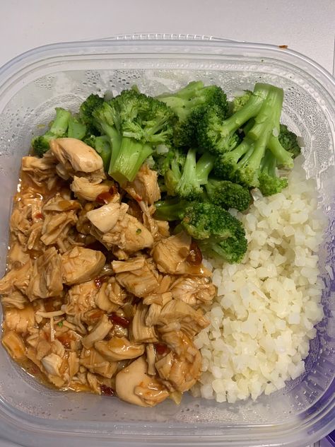 Teriyaki crockpot chicken, cauliflower rice and broccoli. Teriyaki Crockpot Chicken, Cauliflower Rice Meals, Teriyaki Crockpot, Rice Chicken Broccoli, Cauliflower Rice With Chicken, Chicken Rice Broccoli, Chicken Cauliflower Rice, Teriyaki Rice, Rice And Broccoli