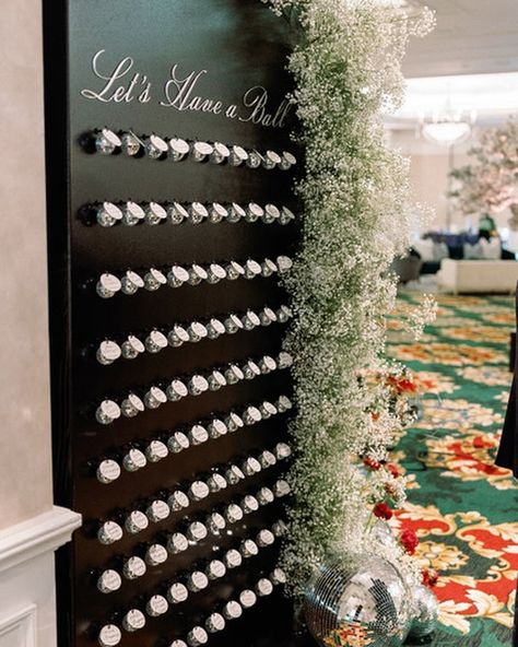 We LOVE a creative seating installation! It’s one of our top 10 favorite design elements at a wedding! Swipe for amazingness! Here are some our faves from 2023. *Custom Bandana Wall for @taylor_hill wedding by @knappdesignco *Interactive Custom Bookcase for one of our horse loving brides! Guests grabbed a book with the letter of their last name and found their name and table number inside by @luckyonion *Custom Disco Ball Wall for a New Years Eve Wedding by @lushaevents and @shelettering... Custom Bookcase, Disco Ball Wedding, Disco Ball Wall, Minimalist Wedding Reception, Custom Bandana, Creative Seating, Wedding Planning Binder, New Years Eve Wedding, Mountain Backdrop