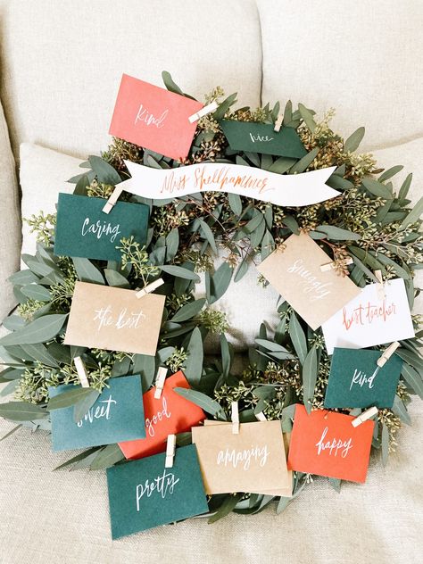 Gift Card Wreath, Gift Card Tree, Card Wreath, Gift Card Displays, Gift Card Bouquet, Gift Card Presentation, Christmas Gift Ideas For Women, Inclusive Classroom, Teacher Holiday Gifts