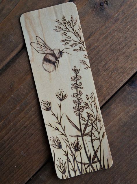 Bee Bookmark, Wooden Bee, Beginner Wood Burning, Wood Burning Tips, Wooden Bookmarks, Wood Burning Patterns Stencil, Wood Burning Techniques, Wood Burn Designs, Driftwood Art Diy