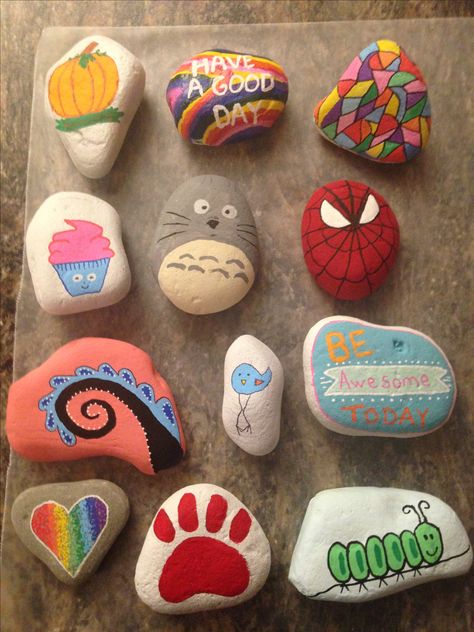 Easy Pebble Painting, Beach Pebble Art, Painting Ideas Easy, Rock Painting Ideas Easy, Love Rocks, Pebble Painting, Rock Painting Ideas, Rock Crafts, Pebble Art