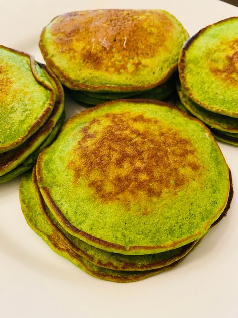 Hulk Pancakes Recipe, Green Pancakes Kids, Hulk Pancakes, Green Pancakes, Kids Pancakes, Spinach Pancakes, Green Breakfast, Greek Yogurt Pancakes, No Bake Granola Bars