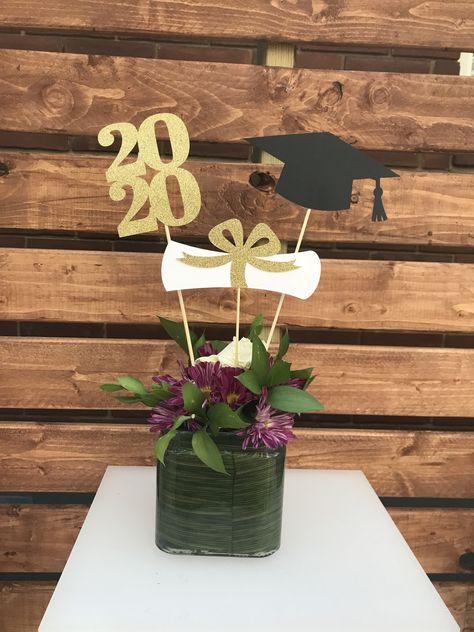 Graduation Centerpiece, Elephant Cake Toppers, Elephant Baby Shower Decorations, Graduation Party High, Table Centerpieces Diy, Graduation Party Centerpieces, Graduation Candy, Diy Graduation Cap, Graduation Party Planning