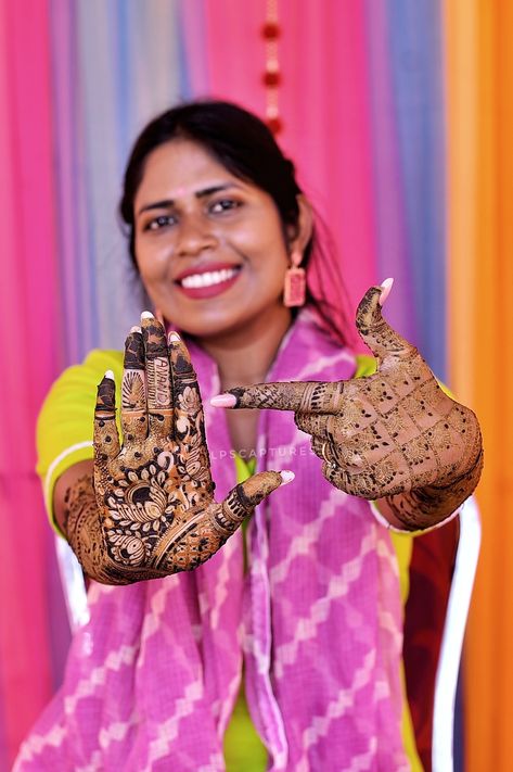 Mehandi Wedding Photography, Mehndi Closeup Photo, Mehandi Closeup Photo, Mehandi Photography Brides, Mehandi Poses Photography, Mandi Photography, Mehandi Pose, Mehandi Poses, Mehendi Shoot