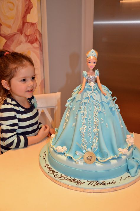 Cinderella Barbie Cake, Blue Princess Cake, Cinderella Cake Ideas, Disney Princess Doll Cake, Cinderella Birthday Party Cake, Princess Cake Ideas, Cinderella Princess Cake, Cinderella Doll Cake, Cinderella Theme Cake