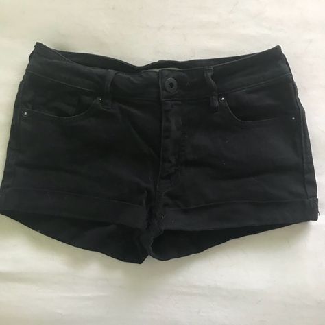 Adorable Black Demin Shorts, Low Rise From The Bullhead Collection At Pacsun, Size 3, Not Distressed, Stretchy And Comfortable Material Demin Shorts, Shorts Low Rise, Pacsun Shorts, Low Rise Shorts, Black Jean Shorts, Wardrobe Ideas, Short Waist, Low Waisted, Black Denim Shorts