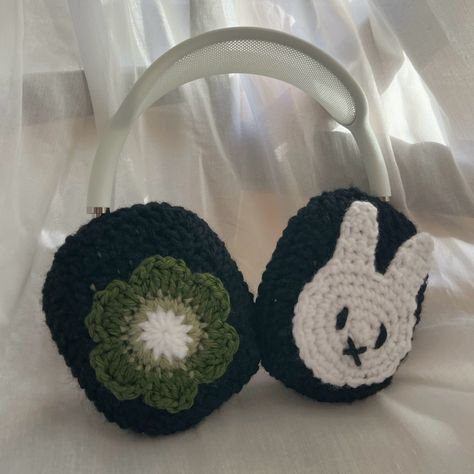 Crochet Head Phone Covers, Crochet Airpod Max Cover, Headphone Crochet, Crochet Headphone Cover, Headphones Cover, Headphone Decoration, Homemade Phone Cases, Headphone Cover, Outfit Grunge