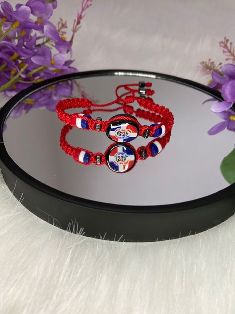 Dominican Republic Jewelry, Dominican Bracelet, Dominican Flag, Flag Bracelet, Cute Workout Outfits, Thread Bracelets, Beaded Jewelry Tutorials, Workout Outfits, Handmade Bracelet