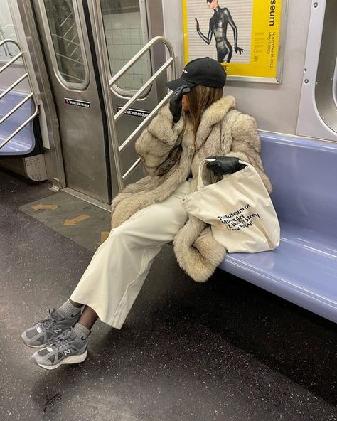 FEDE on Instagram: "Subway creatures 🚇 #nyc #newyork #style #lifestyle #lifestyleblogger #styleblogger #fashionstyle #fashion #nyfw #subway" Subway Fashion, Newyork Lifestyle, Subway Style, Fall Games, Anime Warrior, Lifestyle Blogger, Pacsun, Dream Closet, Vision Board