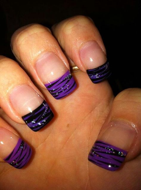 Ravens colors Ravens Nails Designs, Ravens Nails Baltimore, Short 2000s Nails, Ravens Nails, Baltimore Ravens Nails, Dark Gel Nails, 2000s Nails, Purple And Silver Nails, Football Nails