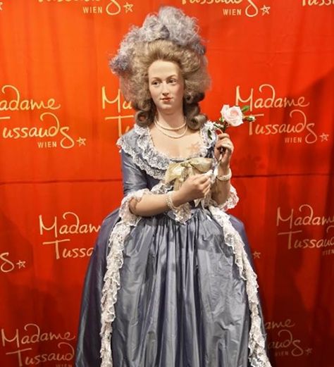 Marie Antoinette | Madame Tussauds™ Vienna Marie Antoinette Dress Museum, Marie Antoinette Fashion, Marie Antoinette Dress, British Royal Family Members, Marie Antoinette 2006, Antoinette Dress, Rococo Fashion, Figure Dress, Wedding Chapel