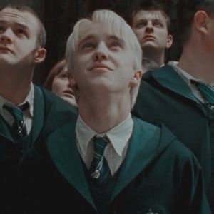 Drako Malfoy, Draco Malfoy Hot, Stile Harry Potter, Glume Harry Potter, Harry Potter Wall, Draco Malfoy Aesthetic, Buku Harry Potter, Harry Potter Icons, Tom Felton Draco Malfoy