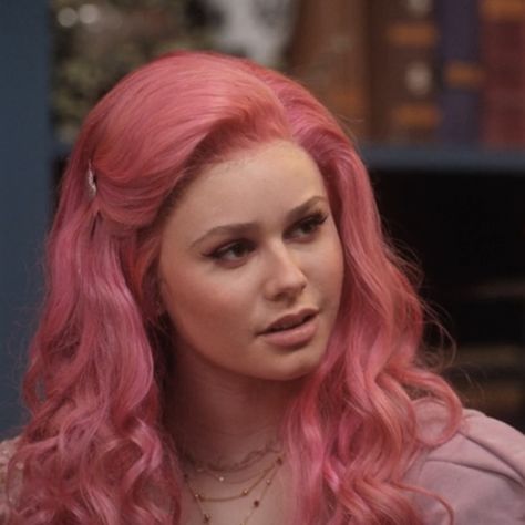 bridget descendants 4 rise of red The Rise Of Red Descendants Bridget, Bridget Descendants, Ruby Rose Turner, Descendants Dr, Descendants 4, Sugar Love, Sabrina Spellman, Celeb Crushes, Pinkie Pie