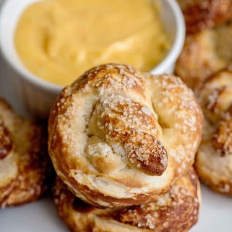 Make Canned Biscuits into Pretzels Biscuit Pretzels, Recipe Using Canned Biscuits, Using Canned Biscuits, My Heavenly Recipes, Canned Biscuit, Pretzel Recipe, Soft Pretzel Recipe, Heavenly Recipes, Baking Soda Bath