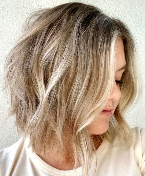 Long Blonde Bob with Textured Ends Blonde Highlights Bob Haircut, Short Light Brown Hair, Blonde Highlights Bob, Textured Bob Hairstyles, Textured Long Bob, Textured Bobs, Long Bob Blonde, The Right Hairstyles, Light Curls