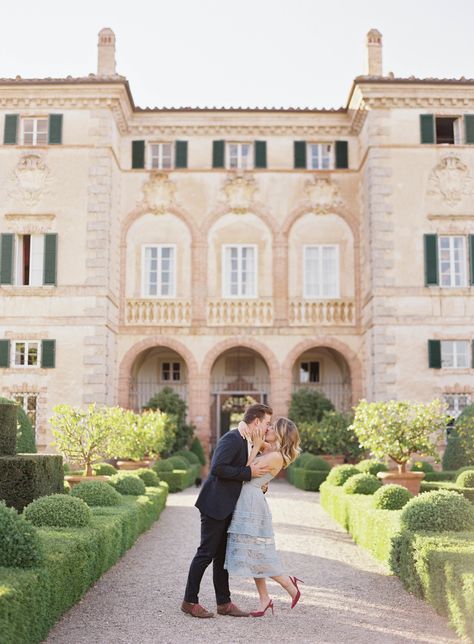 Wedding Couple Guest, Wedding Guest Couple Outfit, Wedding Guest Couple, Villa Cetinale, Outfit Engagement, Diy Wedding Guest Book, Wedding Makeup For Brunettes, Italy Landscape, Italy Photography