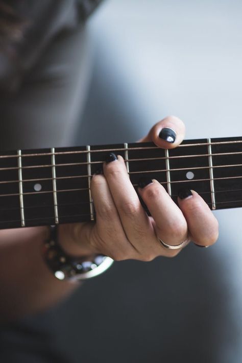 Female Guitarist Aesthetic, Playing Guitar Aesthetic, Aesthetic Guitar, Playing A Guitar, Guitar Aesthetic, Happy Fathers Day Images, Guitar Illustration, Musician Humor, 4k Wallpaper Iphone