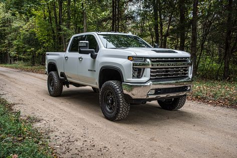 Gmc Sierra Lifted, Chevy 2500, Subcompact Suv, Gmc 2500, Trucks Lifted Diesel, Black Truck, Chevy Pickup Trucks, Chevy Cruze, Lifted Cars