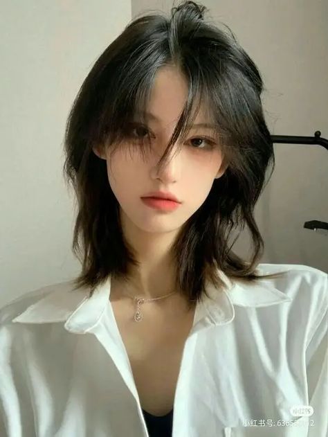 Korean Wolf Cut: 25 Styles to Elevate Your Hair Game Asian Short Hair, Hair Inspiration Short, Wolf Cut, Shot Hair Styles, Hair Stylies, Haircuts Straight Hair, Short Hair Haircuts, Hair Reference, Asian Hair