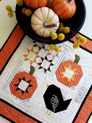 Sandy Gervais Quilt Patterns, Pumpkin Quilt Pattern, Bird Quilt Blocks, Halloween Quilt Patterns, Fall Sewing Projects, Fall Quilt Patterns, Mini Quilt Patterns, Halloween Sewing, Fall Sewing