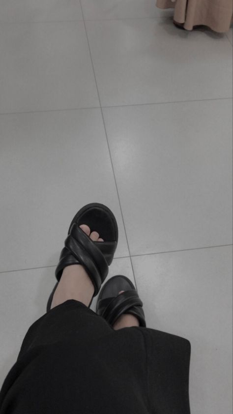 Pap Sandal, Blurred Aesthetic, Girl Mirror, Girls Mirror, Trik Fotografi, Ribbon Slides, Aesthetic Girl, Sandals, Quick Saves