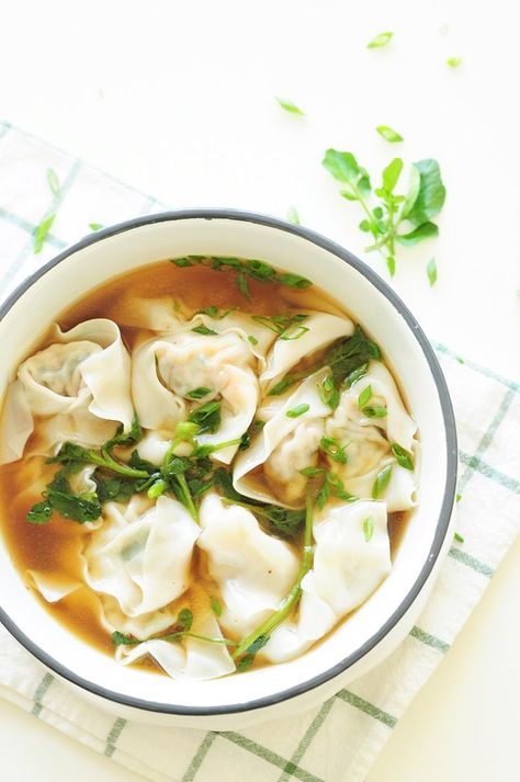 A step-by-step guide to homemade wonton soup, one of the heartiest Chinese comfort foods. It’s also a fantastic, healthy freezer meal for a whole family.  #cookingtips #healthyrecipes #howto #chinesefoodrecipes #freezermeals Wor Wonton Soup, Homemade Wonton Soup, How To Make Wontons, Wonton Soup Recipe, Healthy Freezer Meals, Wontons, Freezer Meal, Gazpacho, Comfort Foods