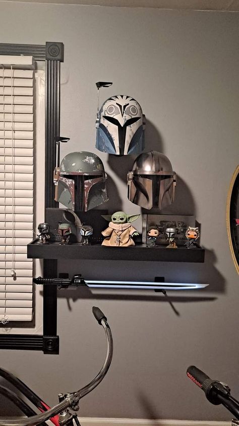 Mandalorian Decor, Star Wars Collection Display, Casa Rock, Toy Collection Room, Decoracion Star Wars, Star Wars Room Decor, Nerd Home, Funko Pop Display, Star Wars Bedroom