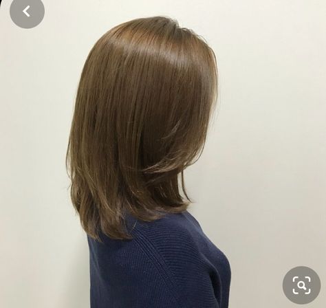 Mid Hair Layers Straight, Shoulder Length Hair Straight, Pretty Short Hair, Hair Layers, Straight Hairstyles Medium, Short Haircut Styles, Hair Inspiration Short, Medium Short Hair, Long Layered Haircuts