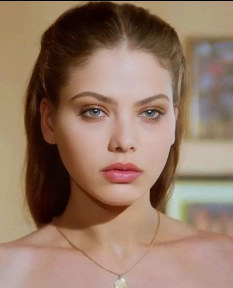 Ornella Muti 1970s, Ornella Muti, Dark Mysterious, Flash Gordon, Real Beauty, Classy Women, Beauty Skin, Beauty Women, Style Icons