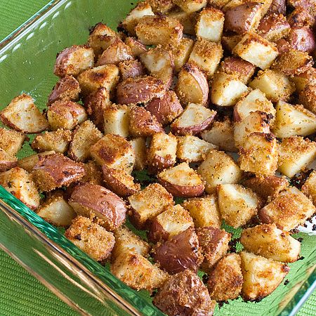 This post contains affiliate links. I recently stumbled across a recipe for shake and bake potatoes on Tasty Kitchen.  It was posted by Sara from Sara & Spice.  I remembered my mom making shake and bake chicken when I was… Shake And Bake Potatoes, Shake N Bake Chicken, Shake And Bake, Dinner Desserts, Mom Kitchen, Dried Potatoes, Baked Potato Recipes, Shake N Bake, Pepper Salt