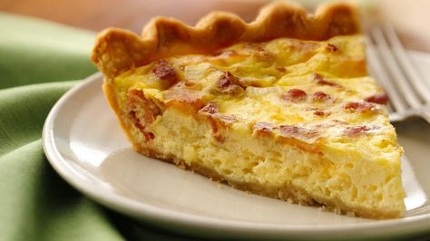 This crowd-pleasing quiche only looks fancy. Prep it in 10 minutes! Best Quiche Recipes, Bacon And Cheese Quiche, Easy Quiche, Quiche Recipes Easy, Bacon Quiche, Bacon And Cheese, Cheese Quiche, Egg Dish, Quiche Recipes