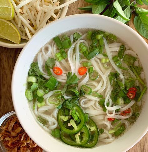 Low sodium phở gà (Vietnamese chicken noodle soup) High Blood Pressure Diet Meals, Pho Soup Recipe, Low Sodium Recipes Heart, Low Sodium Soup, High Blood Pressure Recipes, Heart Healthy Recipes Low Sodium, Pho Broth, Low Salt Recipes, Bonito Flakes