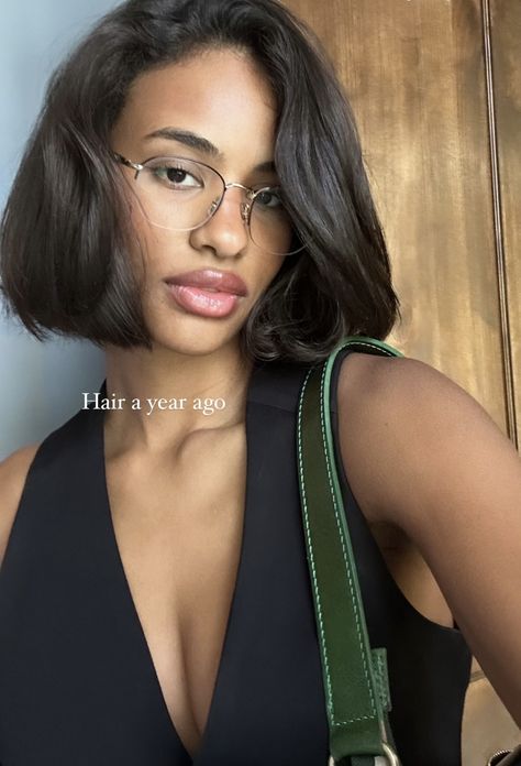 Hailey Bieber Medium Length Hair, Short Hair With Glasses Girl, Hailey Bieber Short Hair, Clean Hairstyles, Polished Hairstyles, Short Hair Glasses, Color Hairstyles, Natural Hair Beauty, Natural Curls Hairstyles