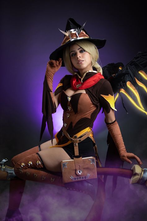 Witch Mercy Cosplay, Witch Mercy, Mercy Cosplay, Best Funny Pictures, Meme Pictures, New Memes, Overwatch, Trending Memes, Viral Videos