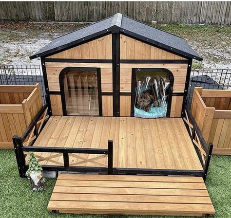 Outdoor Dog Spaces, Large Dog House Outdoor, Dog House With Porch, Dog House Outdoor, Medium Sized Dog, Dog Bedroom, Diy Pet Bed, Niche Chat, Wooden Dog House