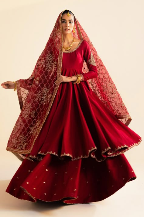 Simple Red Bridal Lehenga Pakistani, Deep Red Wedding Dress, Peshwas Dress, Zara Shahjahan, Wedding Fits, Anarkali Dress Pattern, Pakistani Wedding Dress, Bridal Lehenga Red, Traditional Embroidery